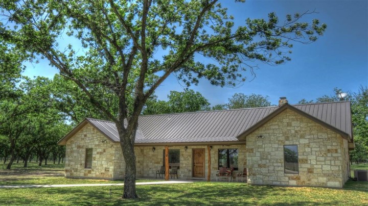 Frio Pecan Farm House 31