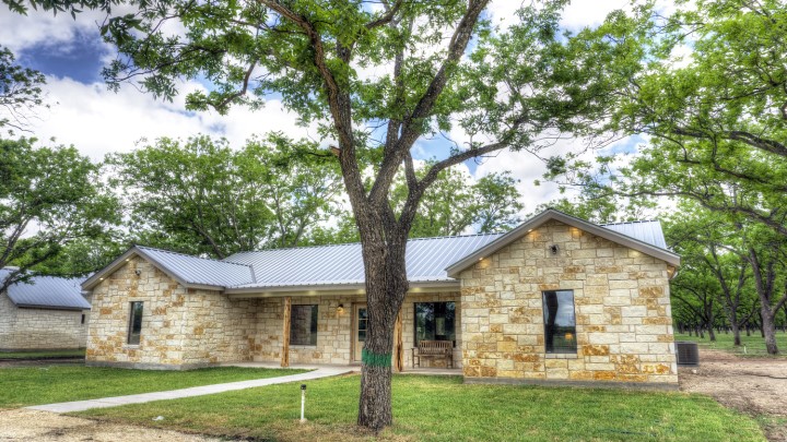 Frio Pecan Farm House 32